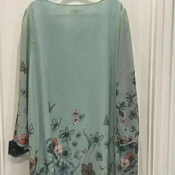YUMI FLOWY GREEN FLORAL SPRING DRESS Size 22 - Picture 2 of 3